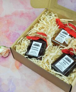 [09] Pudełko konfitur z pigwy, żurawiny i śliwki w czekoladzie