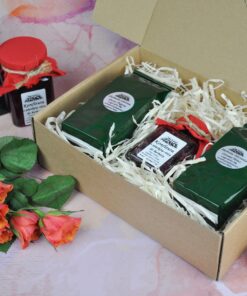 [24] Zestaw WIECZÓR PRZY KOMINKU z konfiturą z róży i herbatami